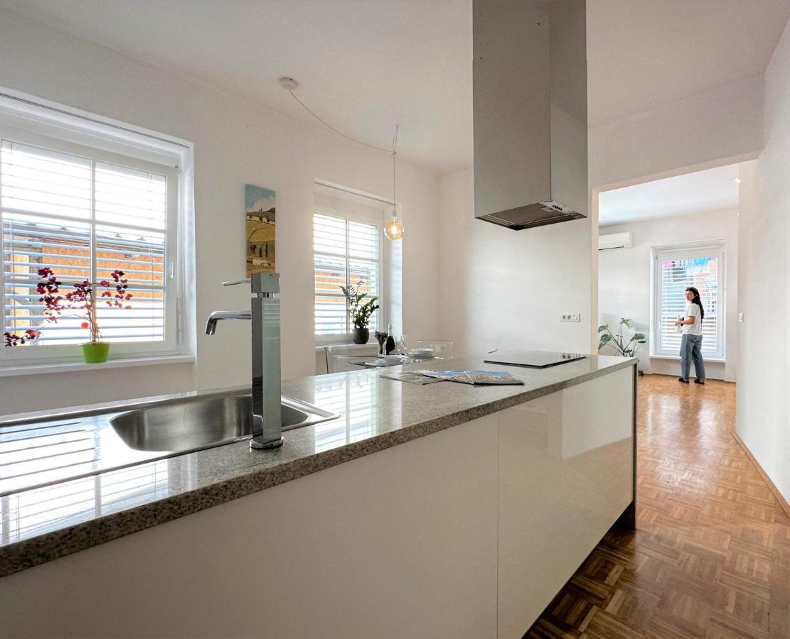 לובליאנה Charming Starry Night Apartment מראה חיצוני תמונה